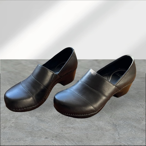 Dansko clogs, size 39 (us 8-8.5) - Picture 2 of 3